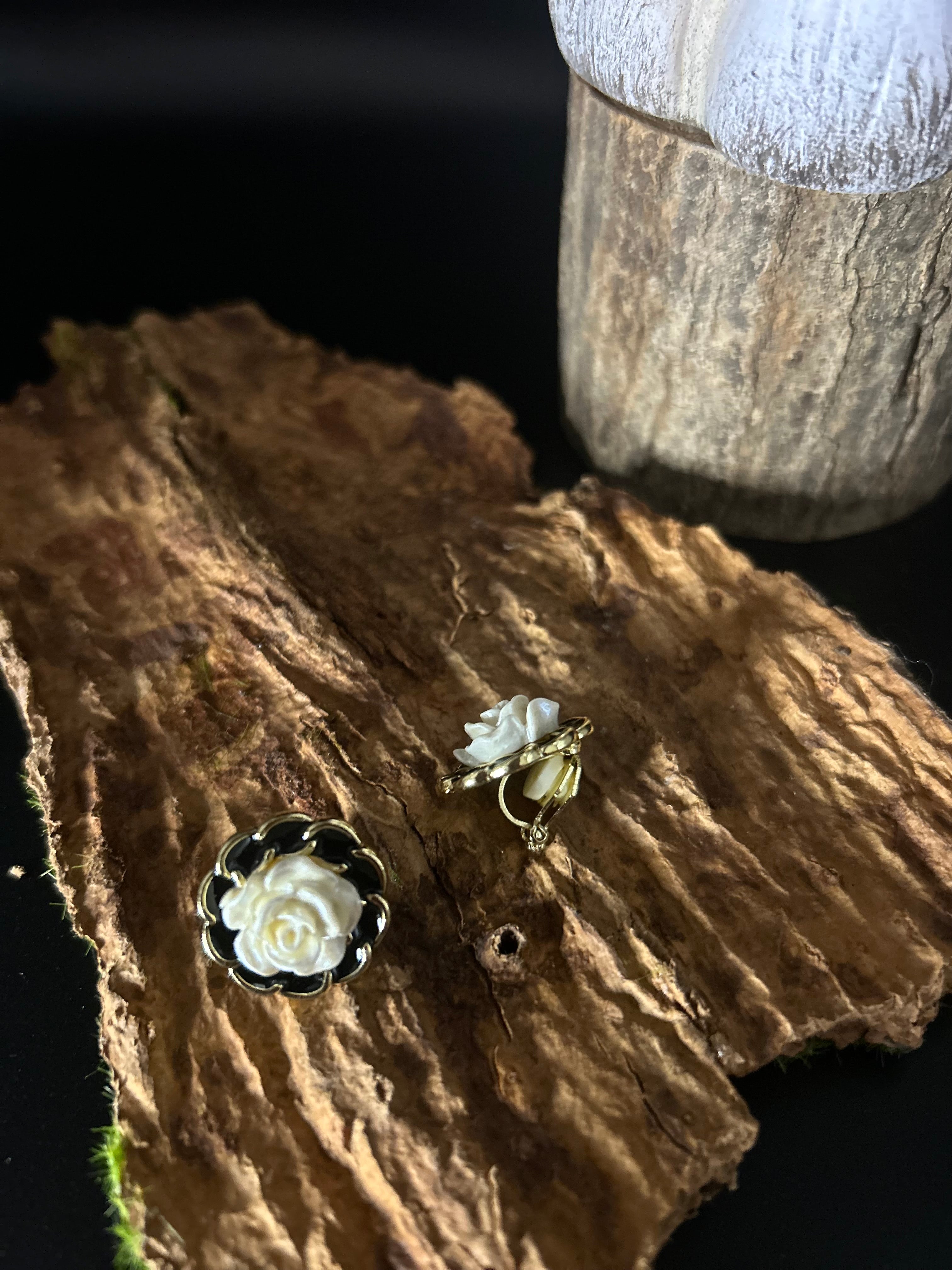 Boucle d’oreille Camélia